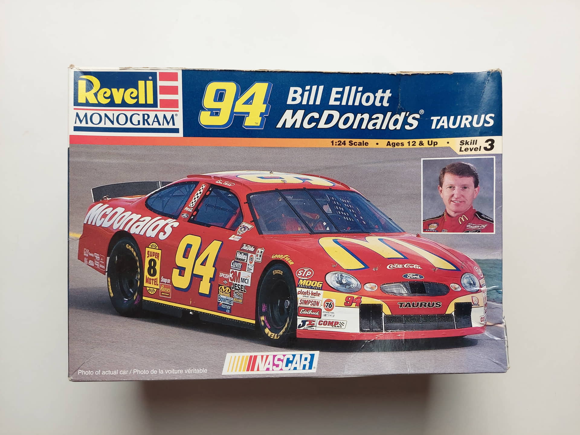 03091dc686cf96276a6df017b3bfc07c.jpg 1/24 Bill Elliott´s #94 McDonald's Ford Taurus Сборная модель Revell 85-2486