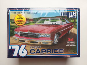 1/25 Chevy Caprice '76 with Trailer 3 in 1 Сборная модель MPC 963