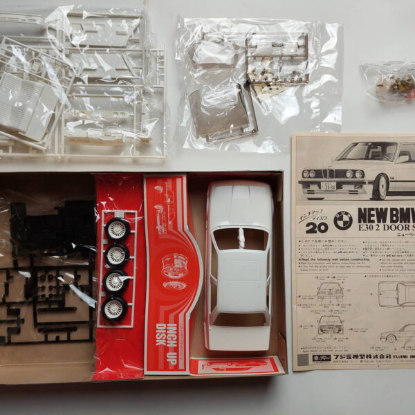 1/24 BMW 318i E30 2 Door Saloon Сборная модель Fujimi 20-800