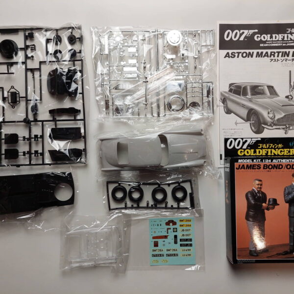 1/24 Aston Martin DB5 007 Goldfinger Сборная модель Doyusha 07-1-2800