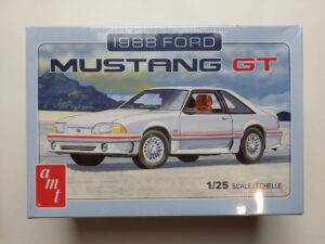 1/25 Ford Mustang GT 1988 Сборная модель AMT 1216M