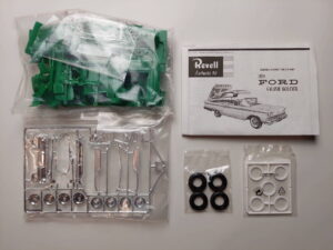 1/25 Ford Fairlane 500 Skyliner 1959 with retractable top Сборная модель Revell H-1227:149