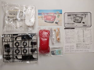 1/24 Volkswagen Beetle с аниме фигурками Сборная модель Gunze Sangyo G-332