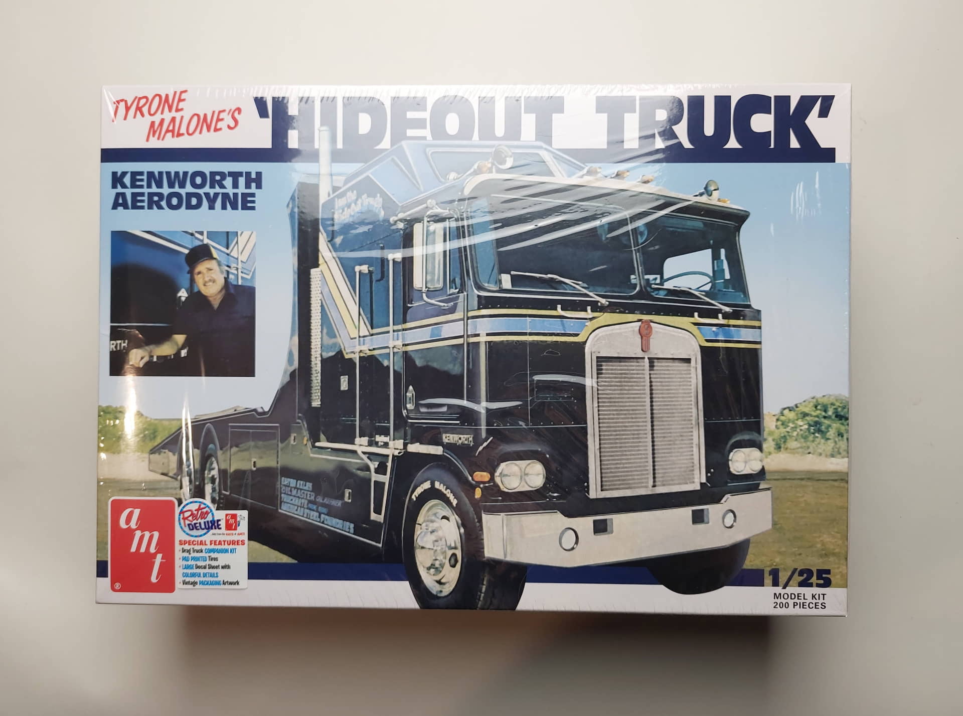 7622db52757b556b1af88cf467aac889.jpg 1/25 Kenworth Aerodyne Tyrone Malone's Hideout Truck Сборная модель AMT 1158/06