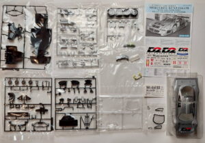 1/24 Mercedes-Benz CLK-GTR FIA GT Champion B. Schneider Сборная модель Dragon 320289