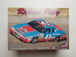 1/24 Richard Petty #43 1985 Pontiac Grand Prix Сборная модель Salvinos Jr Models RPGP1985D
