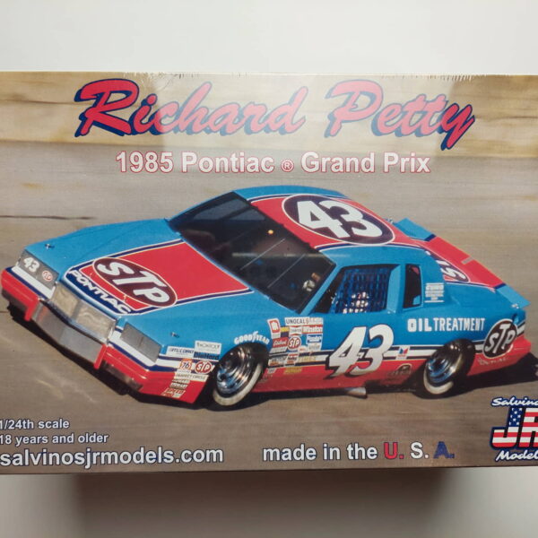 1/24 Richard Petty #43 1985 Pontiac Grand Prix Сборная модель Salvinos Jr Models RPGP1985D