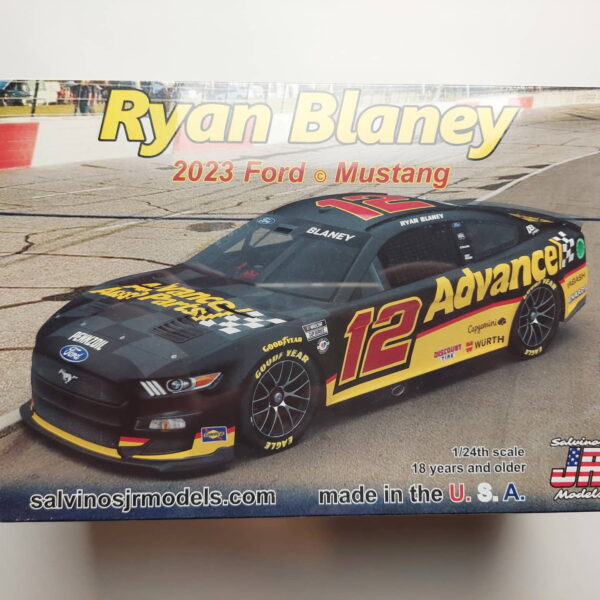 1/24 Ryan Blaney 2023 Ford Mustang Advance Auto Сборная модель Salvinos Jr Models PF2023RBA