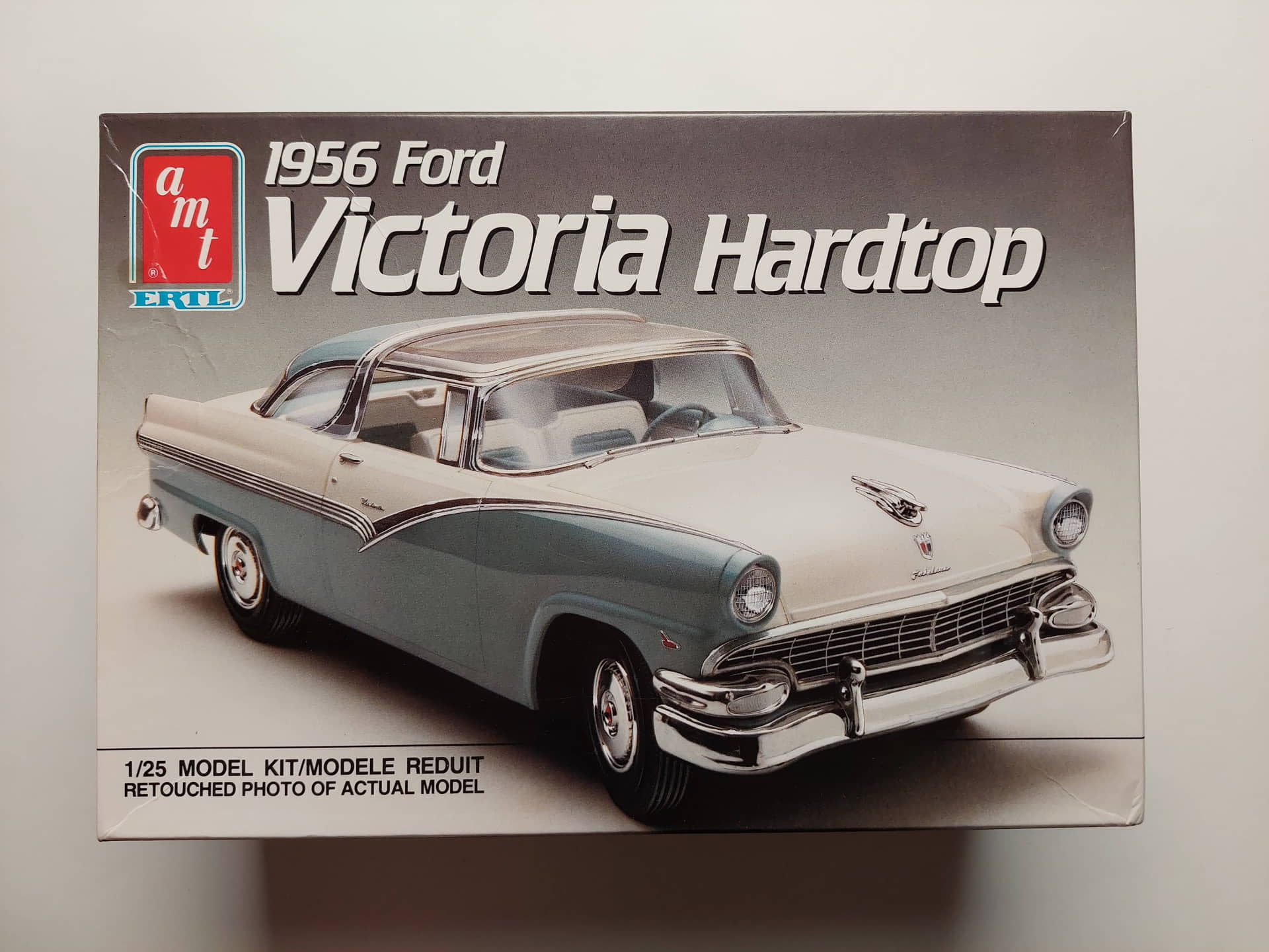 ff1177e16c1580fbcea309a88ccc0376.jpg 1/25 Ford Victoria Hardtop 1956 Сборная модель AMT/ERTL 6547