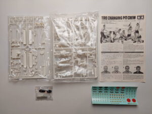 1/20 Tire Changing Pit Crew Комплект сборных фигурок Tamiya 20031