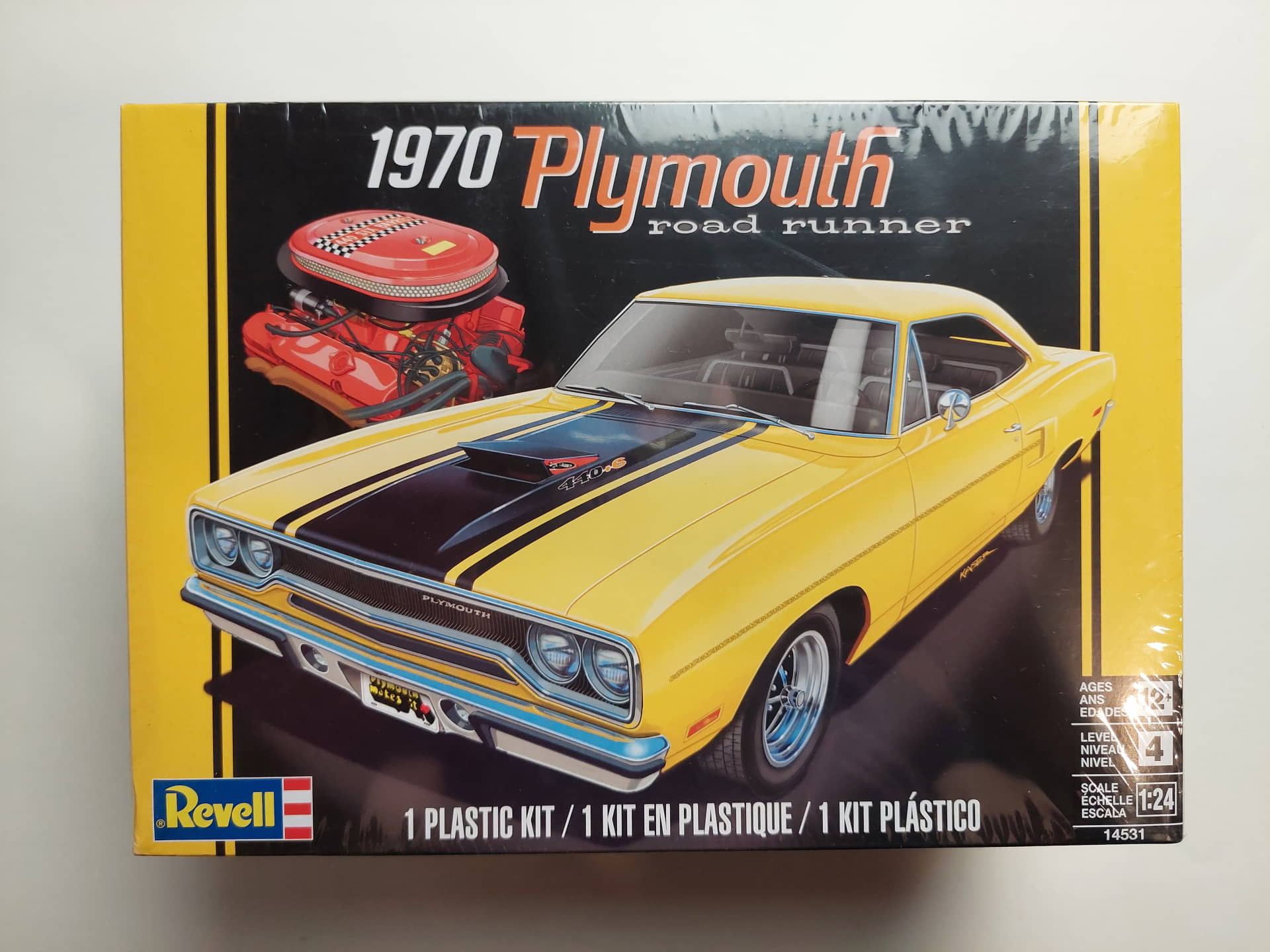 11fd54c8f9a9d6fe9fc0eb9326db6393.jpg 1/24 Plymouth Road Runner 1970 Сборная модель Revell 14531