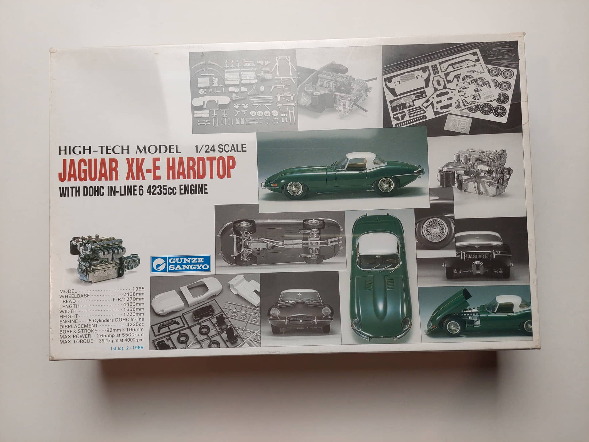 1b7137b1a7269cce0c3f10dbf817a1e1.jpg 1/24 Jaguar XK-E Hardtop with Engine Сборная модель Gunze Sangyo G-520