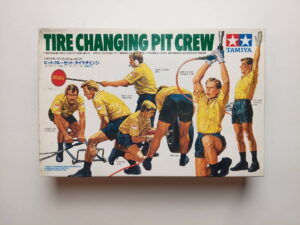 1/20 Tire Changing Pit Crew Комплект сборных фигурок Tamiya 20031