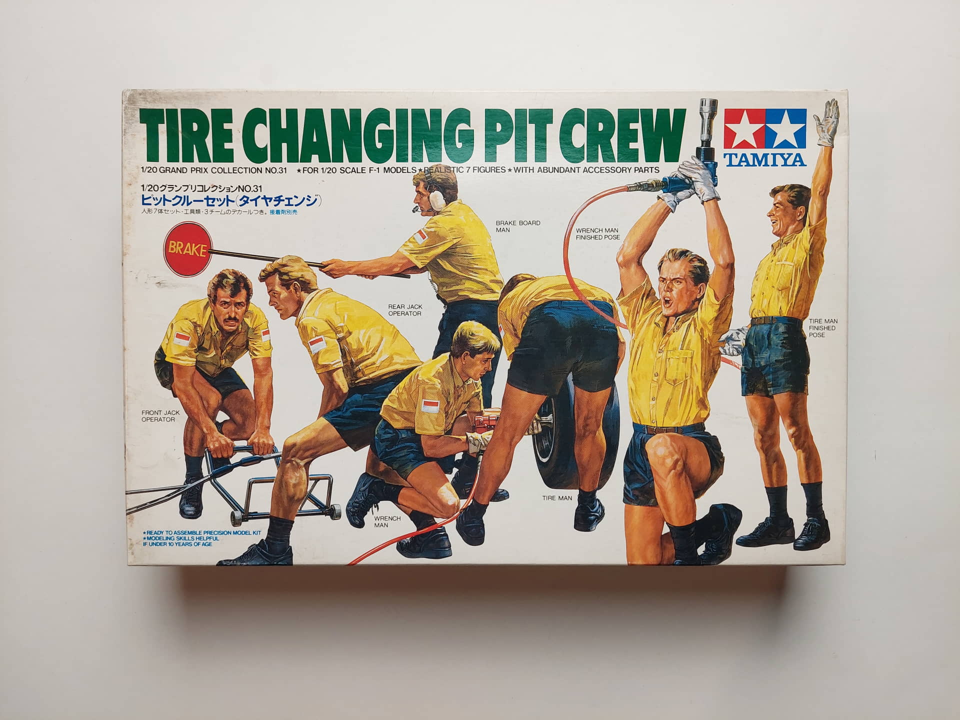 851df7618afbd876b4ba7f84bfc7baf4.jpg 1/20 Tire Changing Pit Crew Комплект сборных фигурок Tamiya 20031