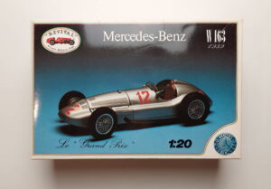 1/20 Mercedes-Benz W163 1939 Сборная модель Revival 77101/P