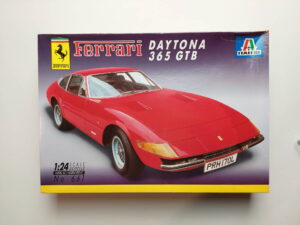 1/24 Ferrari 365 GTS/4 Daytona Spider Сборная модель Italeri 665