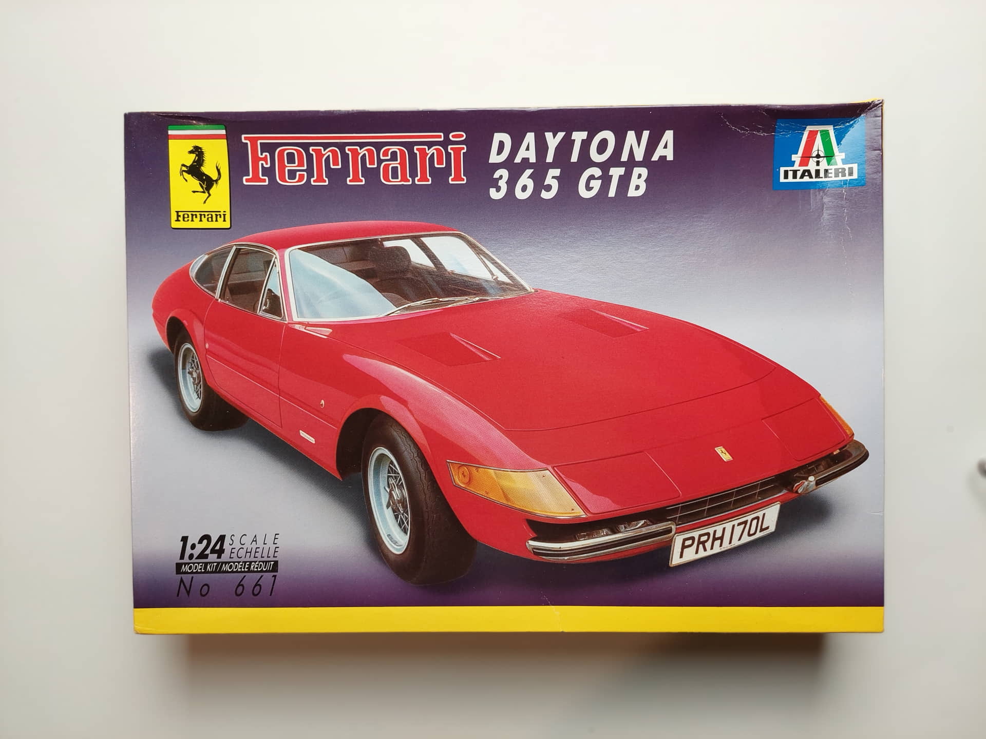 fd143198a759b8bb5ed5ebc5365250d4.jpg 1/24 Ferrari 365 GTS/4 Daytona Spider Сборная модель Italeri 665