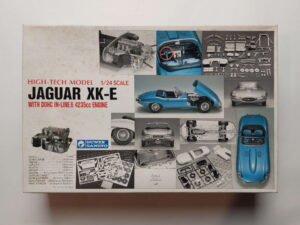 1/24 Jaguar XK-E with DOHC In-Line 6 4235cc Engine Сборная модель Gunze Sangyo G-517