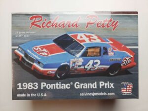 1/24 Richard Petty 1983 Grand Prix Сборная модель Salvinos Jr Models RPGP1983T