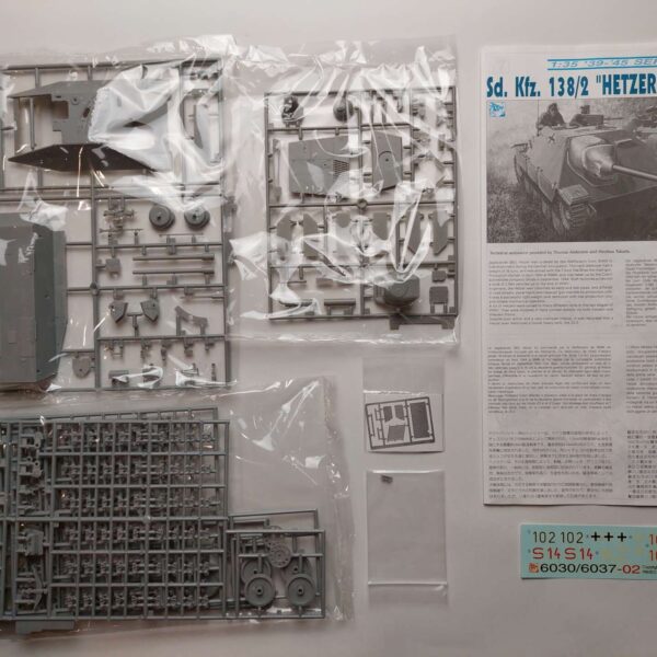 1/35 Jagdpanzer 38(t) Sd. Kfz. 138/2 "Hetzer" Early Version Сборная модель Dragon 6030