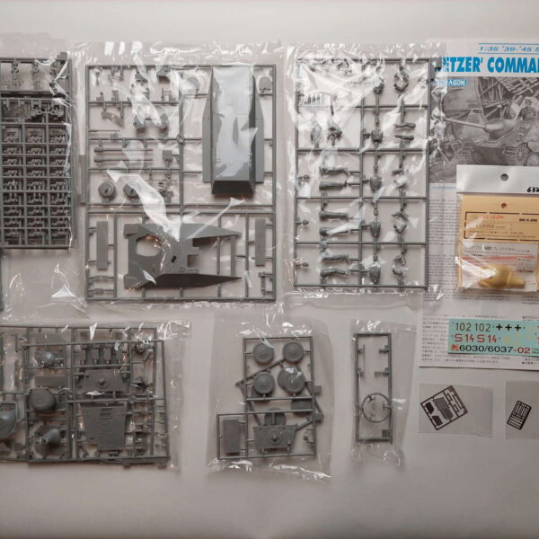 1/35 Jagdpanzer 38(t) Sd. Kfz. 138/2 "Hetzer" Command Version Сборная модель Dragon 6060