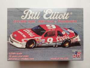 1/24 Ford Thunderbird 1987 Bill Elliott #9 212.809 mph! Сборная модель Salvinos JR Models BEF1987T