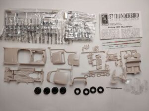 1/25 1957 Ford Thunderbird Hardtop/Convertible Сборная модель AMT/ERTL 6516