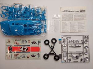 1/24 Pontiac Grand Prix 1985 Richard Petty #43 CURB RACING STP Сборная модель Monogram 2722