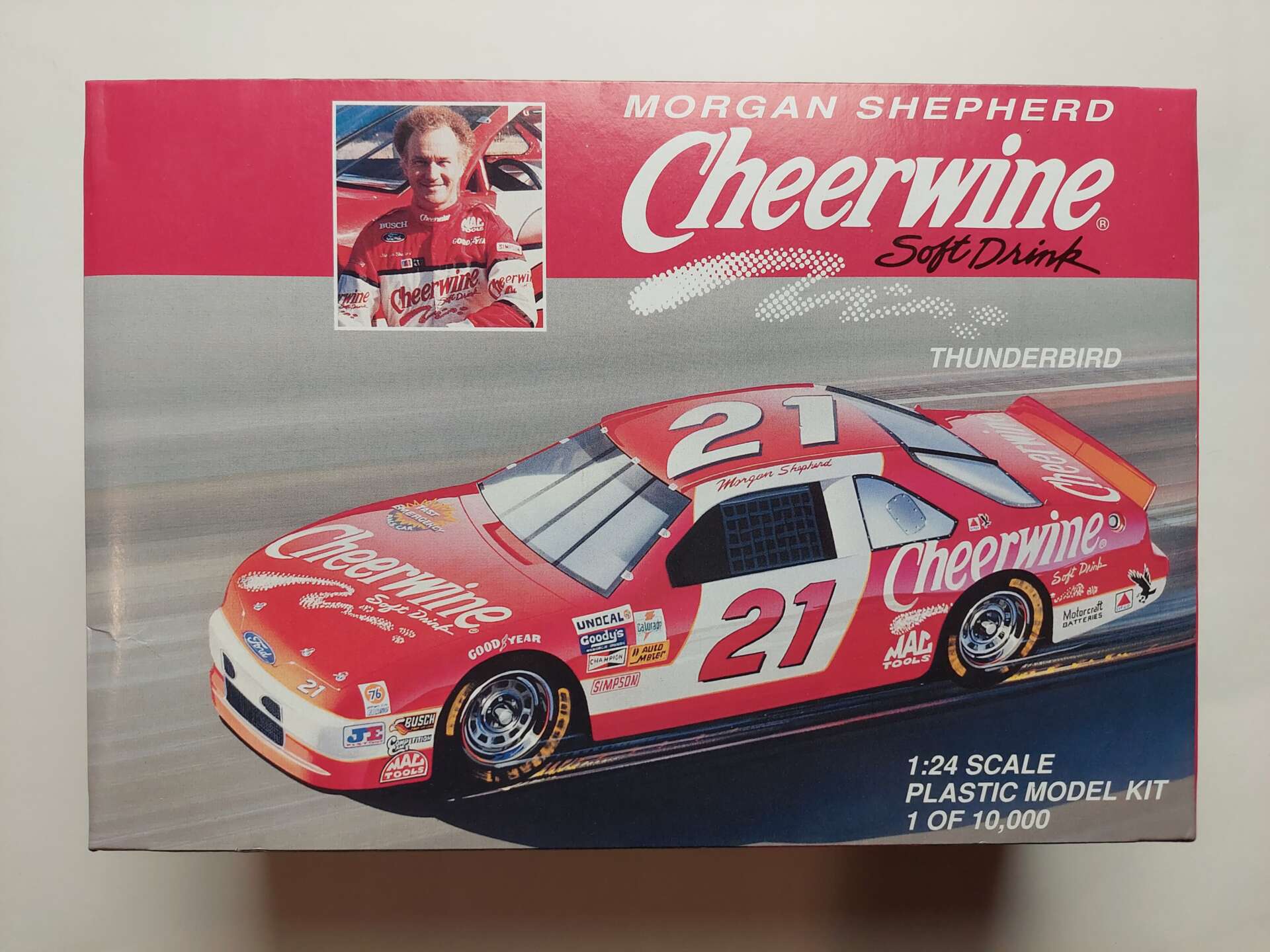 3ee15782240868e7e522374481a0ff1b.jpg 1/24 Ford Thunderbird 1994 Morgan Shepherd #21 Cheerwine Сборная модель Revell Monogram 0646