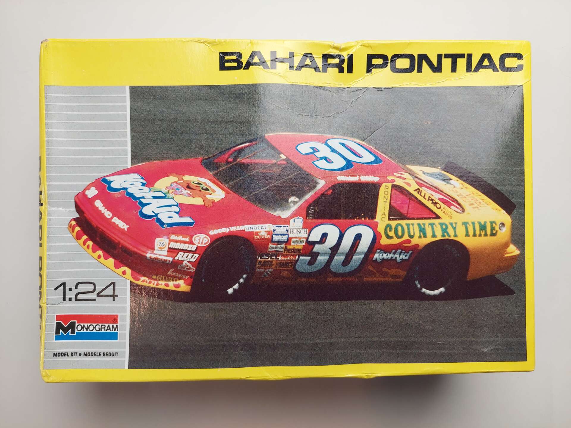 40929cafe60546f73b42760ef94ecf5d.jpg 1/24 Pontiac Grand Prix 1990 Michael Waltrip #30 Bahari Racing Kool-Aid Сборная модель Monogram 2932