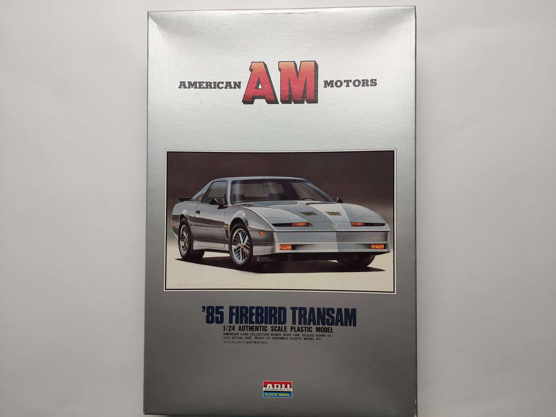 5e182d56748f7e02ec3d27062a64d3e7.jpg 1/24 Pontiac Firebird Transam '85 Сборная модель ARII 31038-1500
