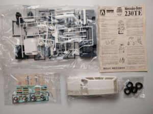 1/24 Mercedes-Benz 230TE (W124) Сборная модель Aoshima 01538
