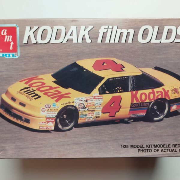 1/25 Oldsmobile Cutlass 1990 Ernie Irvan #4 Kodak Film Сборная модель AMT/ERTL 6731