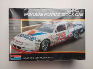 1/24 Pontiac Grand Prix 1988 Neil Bonnett #75 RahMoc Enterprises Valvoline Сборная модель Monogram 2787