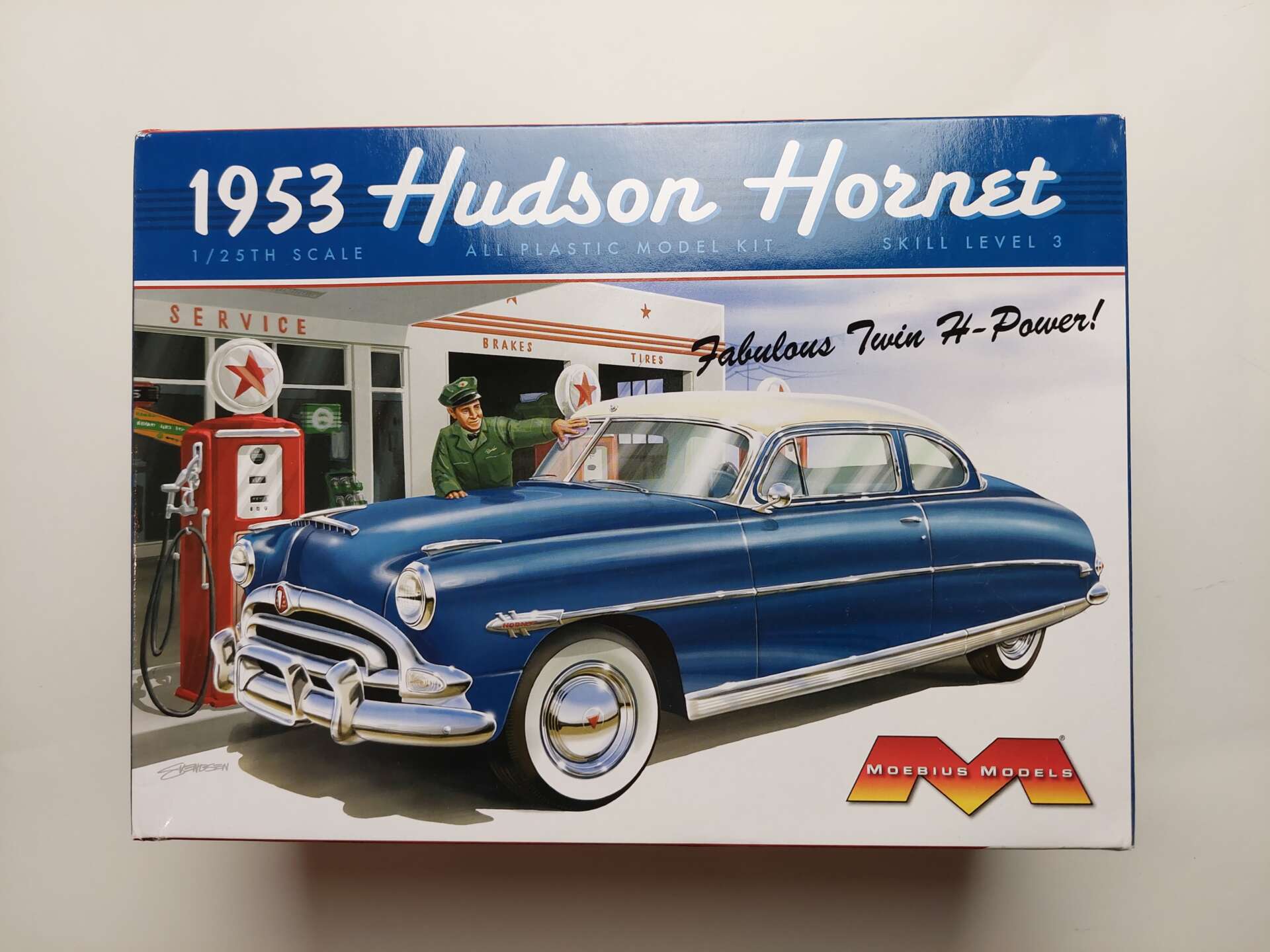 9c3ef05048c7d0bd8a3b1a32bb6030bc.jpg 1/25 Hudson Hornet 1953 Сборная модель Moebius Models 1200