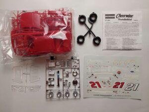 1/24 Ford Thunderbird 1994 Morgan Shepherd #21 Cheerwine Сборная модель Revell Monogram 0646