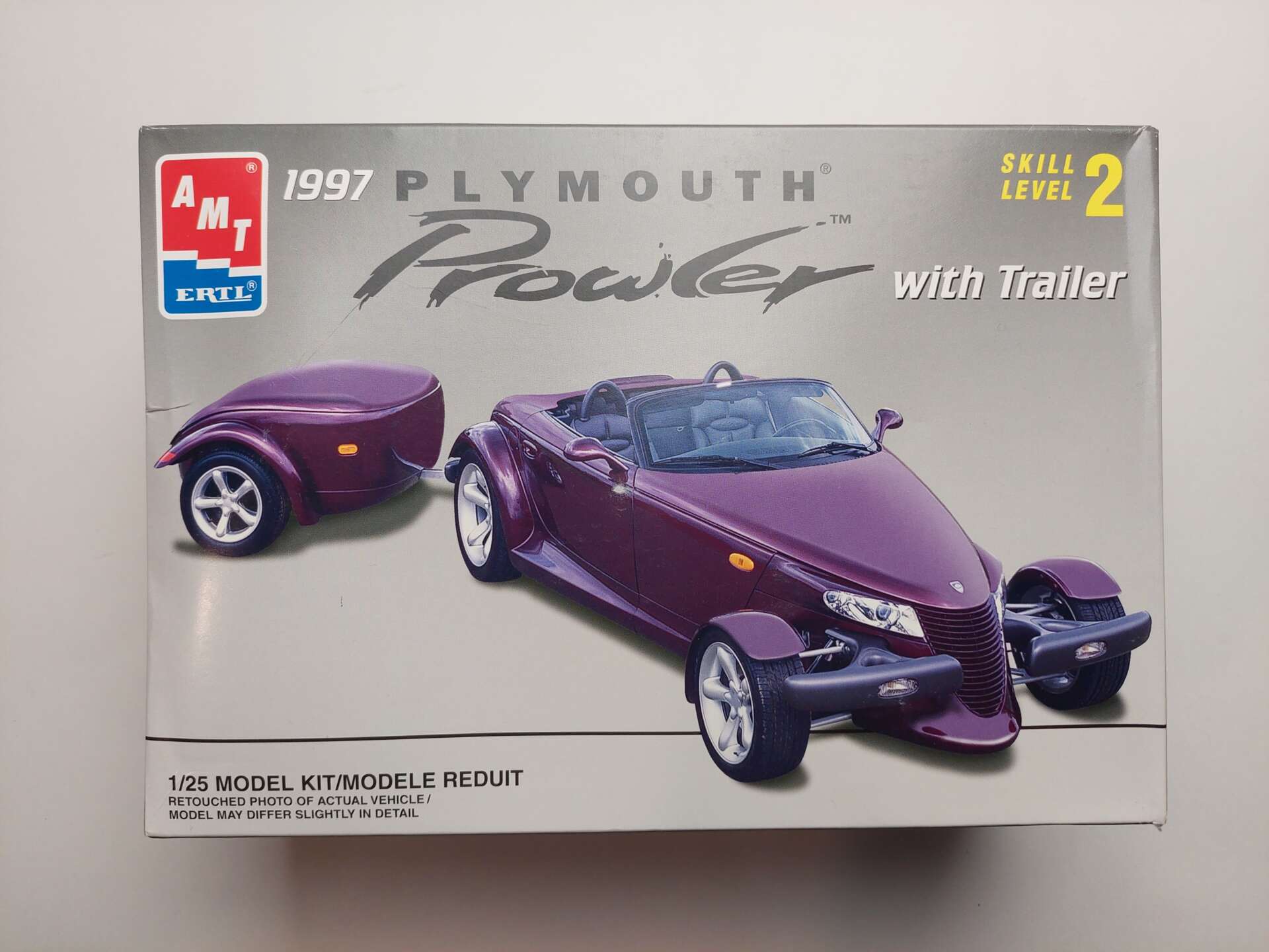 ed8979b51a3f77b0a52d7be6aed8b74d.jpg 1/25 1997 Plymouth Prowler with Trailer Сборная модель AMT/ERTL 8588
