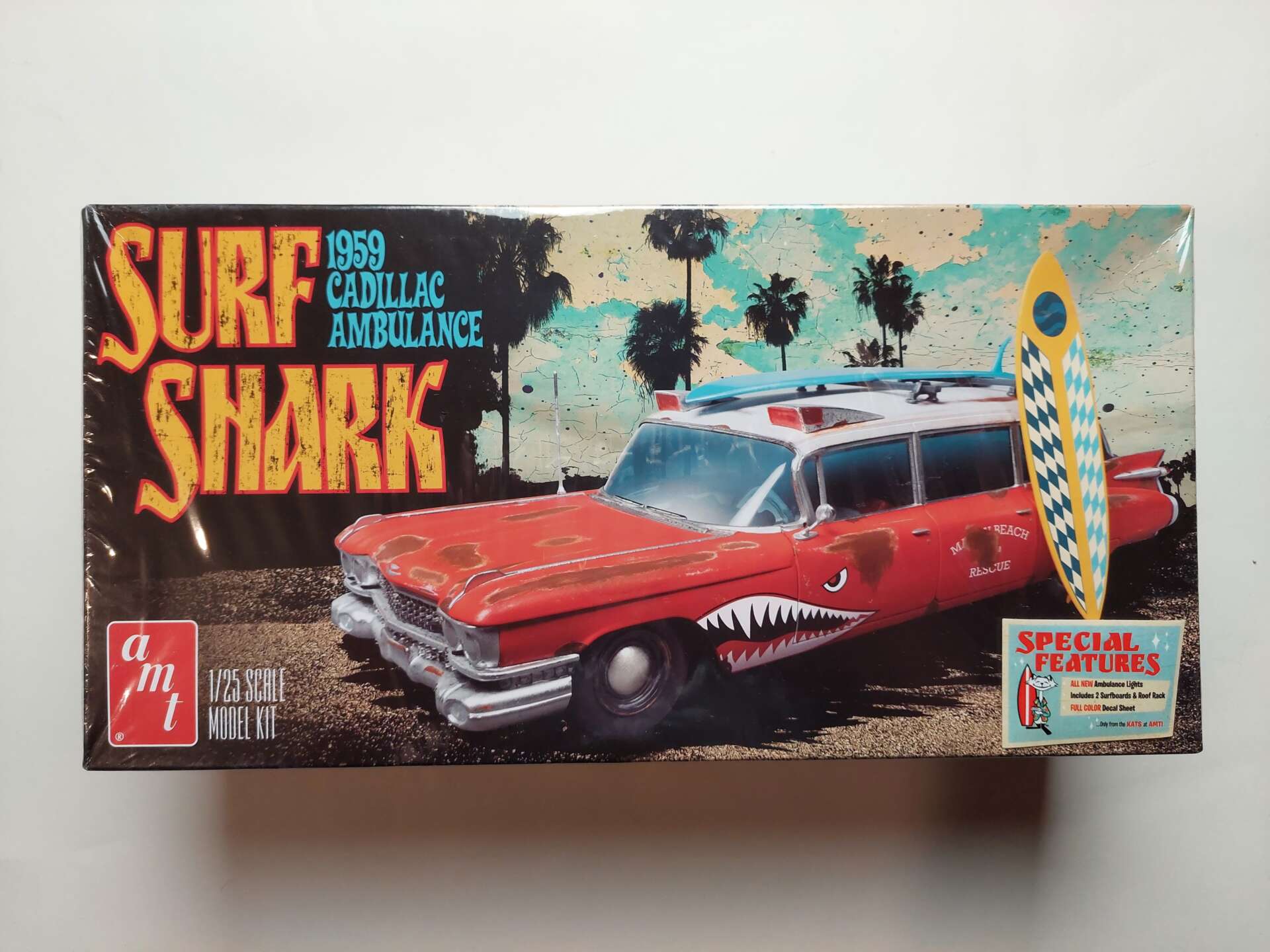 f36727f6fa4c4d22d5aacad7d4054a51.jpg 1/25 1959 Cadillac Ambulance Surf Shark Сборная модель AMT AMT1242/12