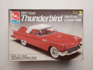 1/25 1957 Ford Thunderbird Hardtop/Convertible Сборная модель AMT/ERTL 6516
