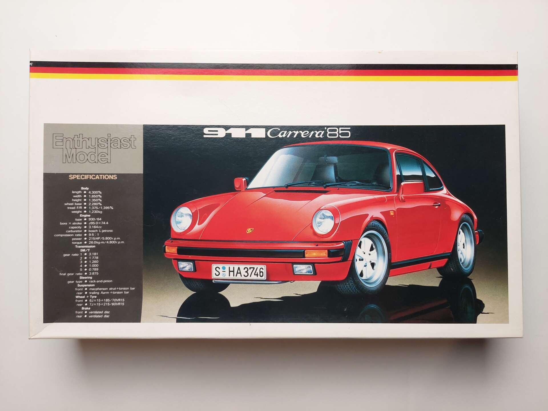 5441f91c29b2f095b5bd76a58d61836a.jpg 1/24 Porsche 911 Carrera '85 Сборная модель Fujimi 08003