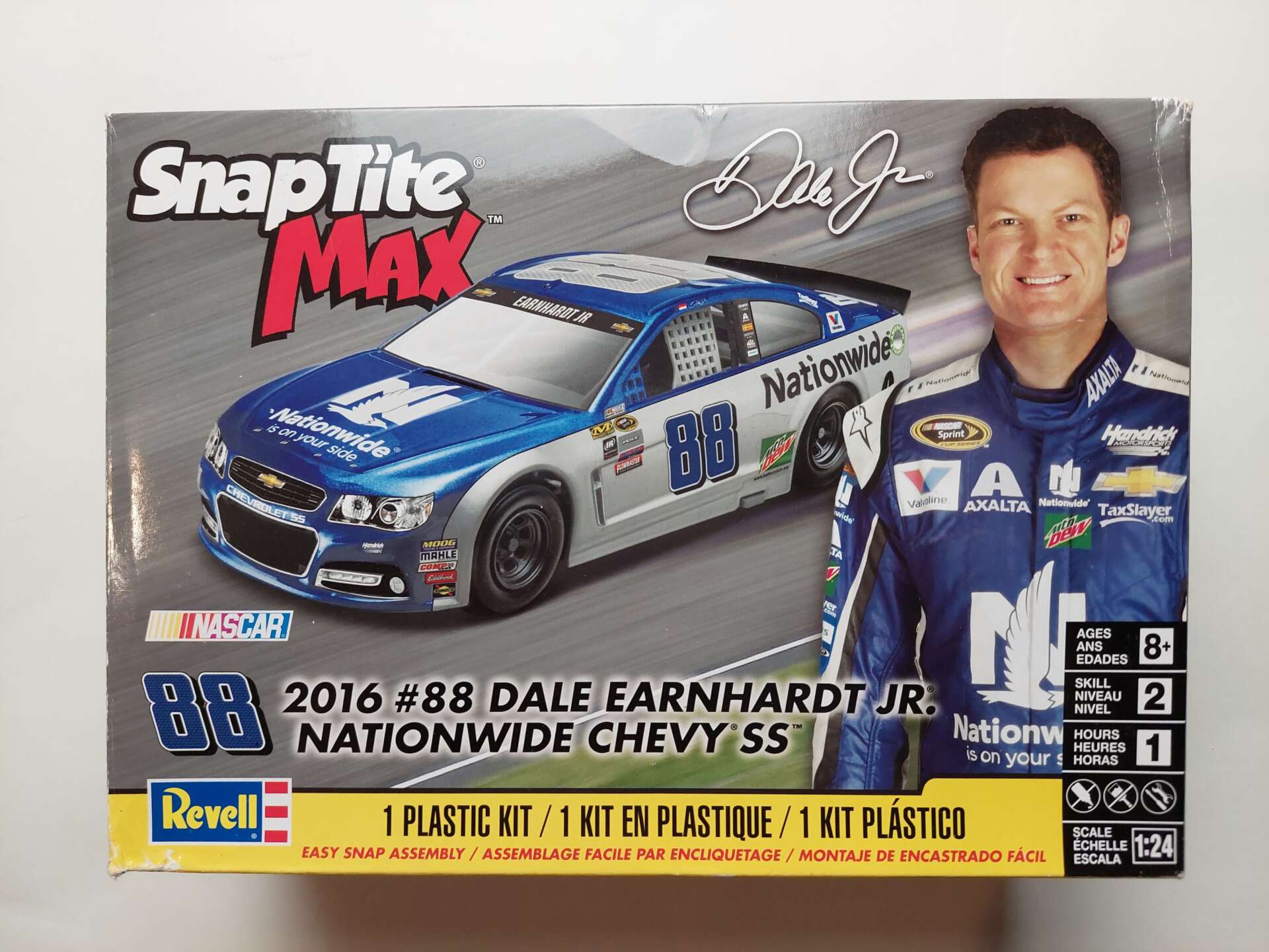 75ef7ab302e7cd8df59f21a3b3eeafe8.jpg 1/24 Chevrolet SS 2016 Dale Earnhardt Jr. #88 Nationwide Сборная модель Revell 85-1474