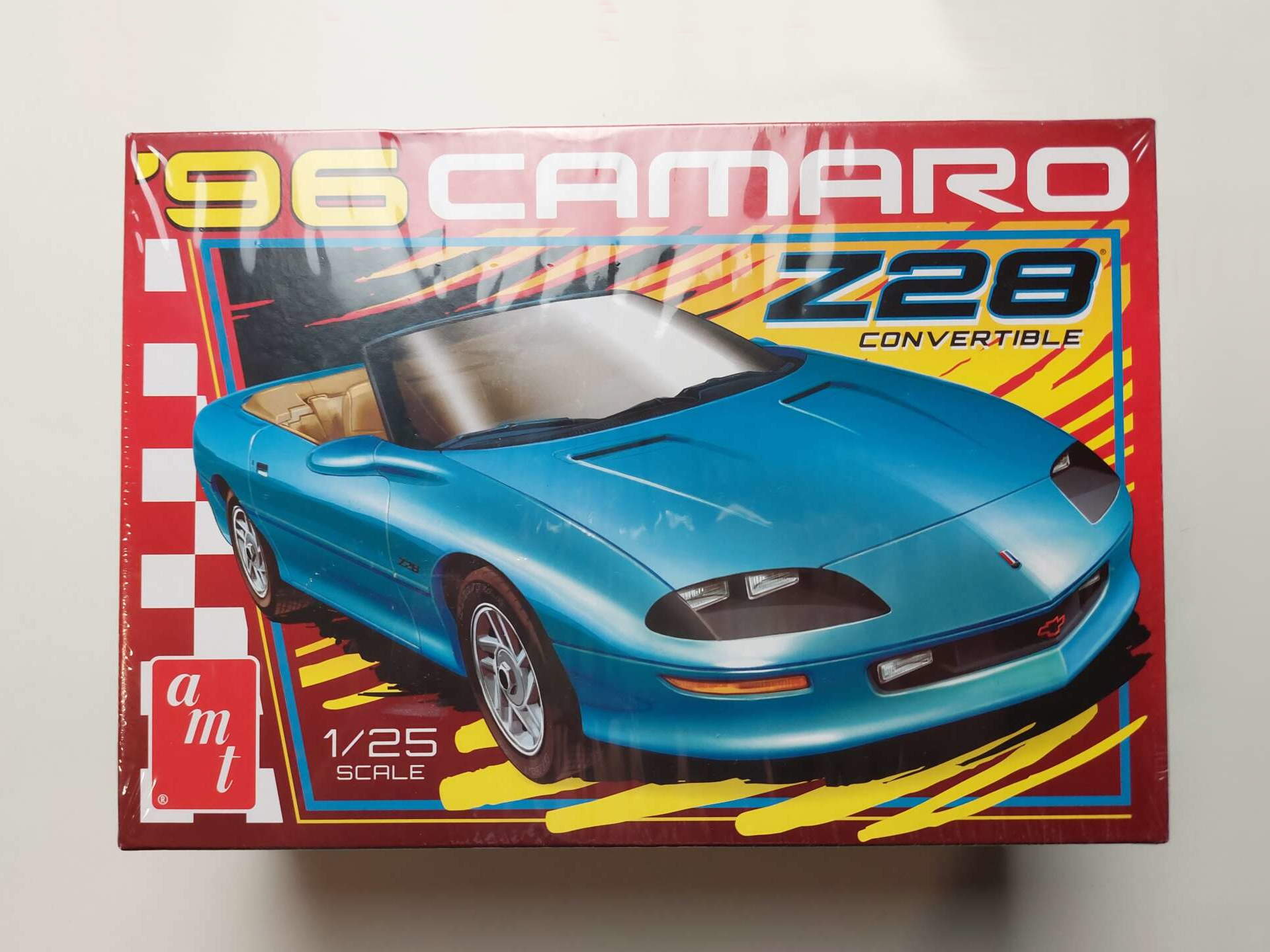 4d8004ccbe898bd6a6336ff1209997b6.jpg 1/25 Chevrolet Camaro Z28 '96 Convertible Сборная модель AMT 1495