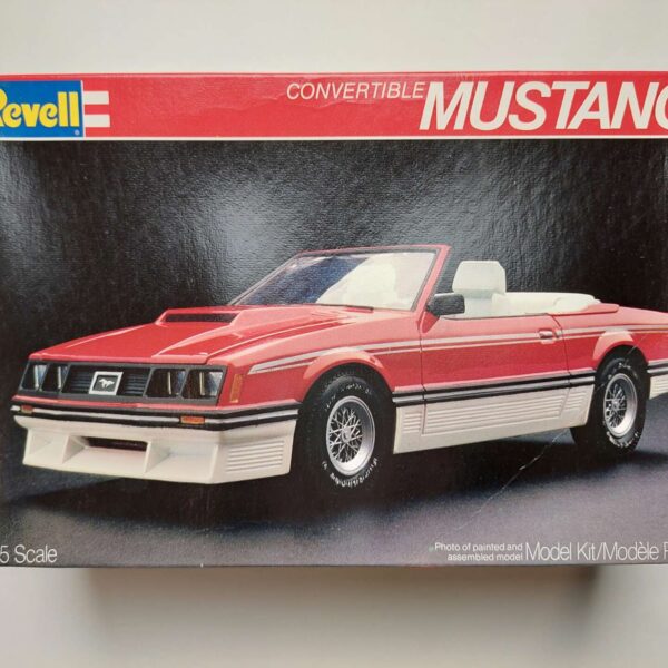 1/25 Ford Mustang Foxbody Convertible Сборная модель Revell 7324