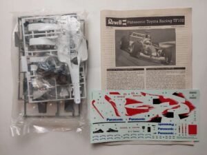 1/24 Panasonic Toyota Racing TF102 Сборная модель Revell 07224