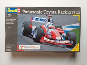 1/24 Panasonic Toyota Racing TF102 Сборная модель Revell 07224