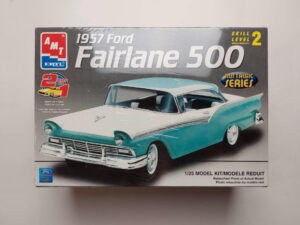 1/25 Ford Fairlane 500 2 in 1 1957 AMT/ERTL 38406