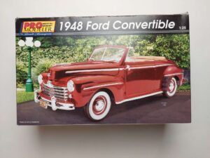 1/25 Ford Convertible 1948 Сборная модель Pro Modeler 85-5952