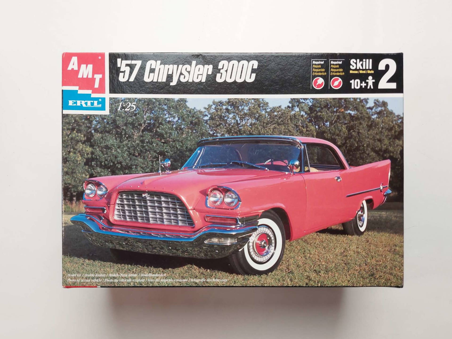 1c0f899f02c8c362e39e3644871ab26d.jpg 1/25 Chrysler 300C '57 Сборная модель AMT/ERTL 30046