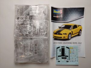 1/25 Ford Mustang Boss 302 2013 Сборная модель Revell 07652