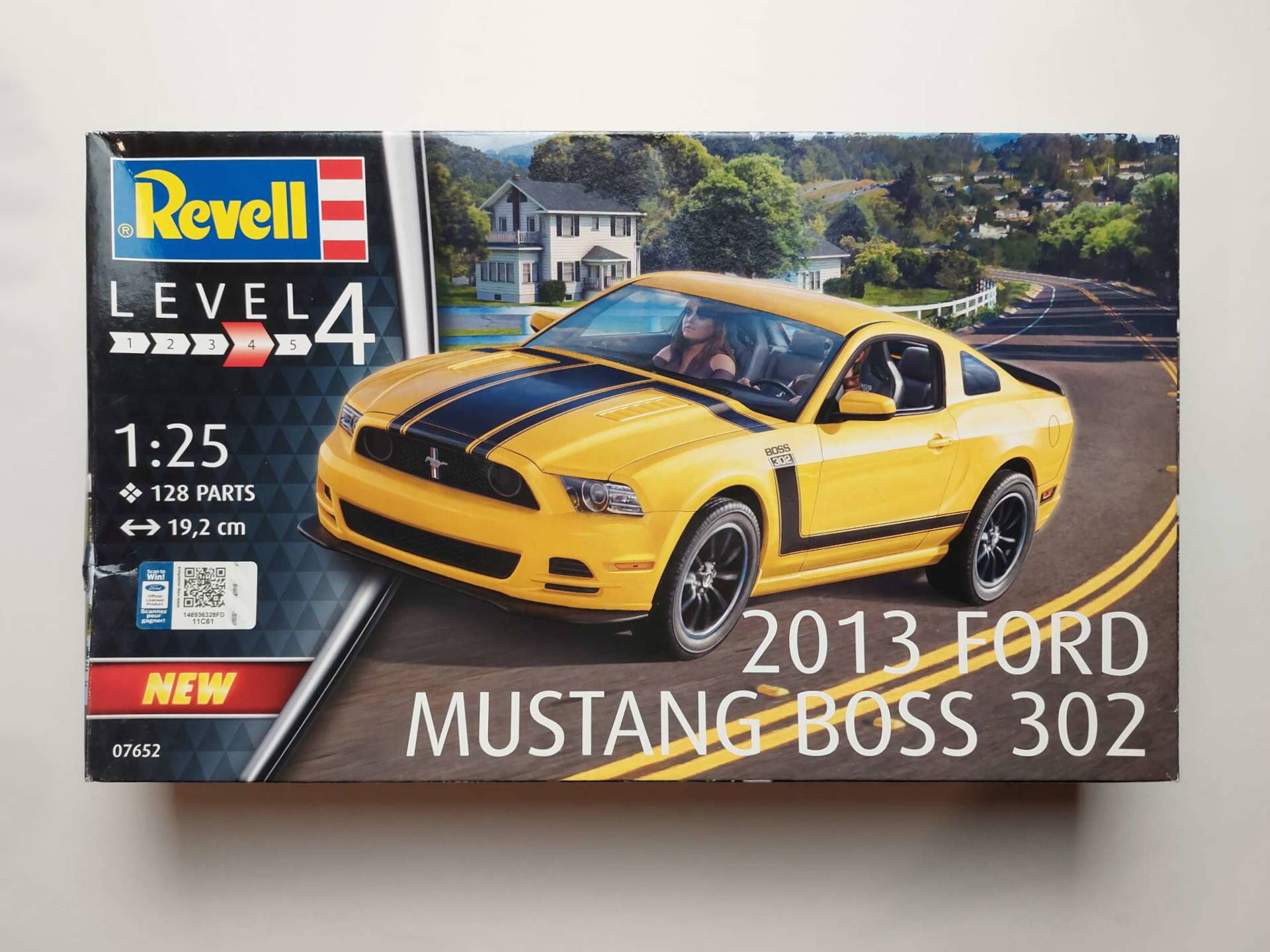 540d873bfacb4c5ca09d62b35fa8fa5f.jpg 1/25 Ford Mustang Boss 302 2013 Сборная модель Revell 07652